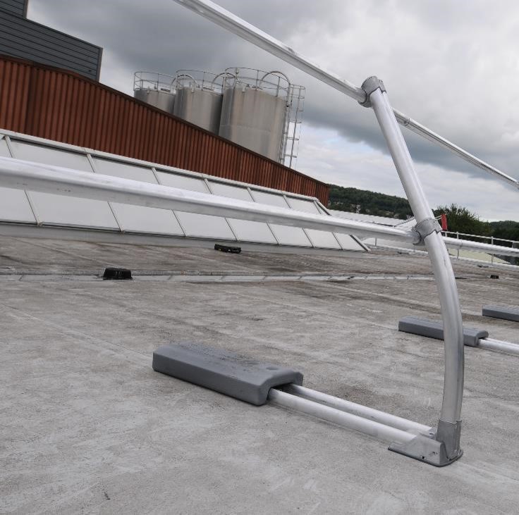 Free-standing counterweighted guardrail installed on a flat industrial roof